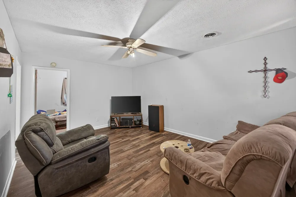 11279 Nashville Hwy Baxter, TN 38544