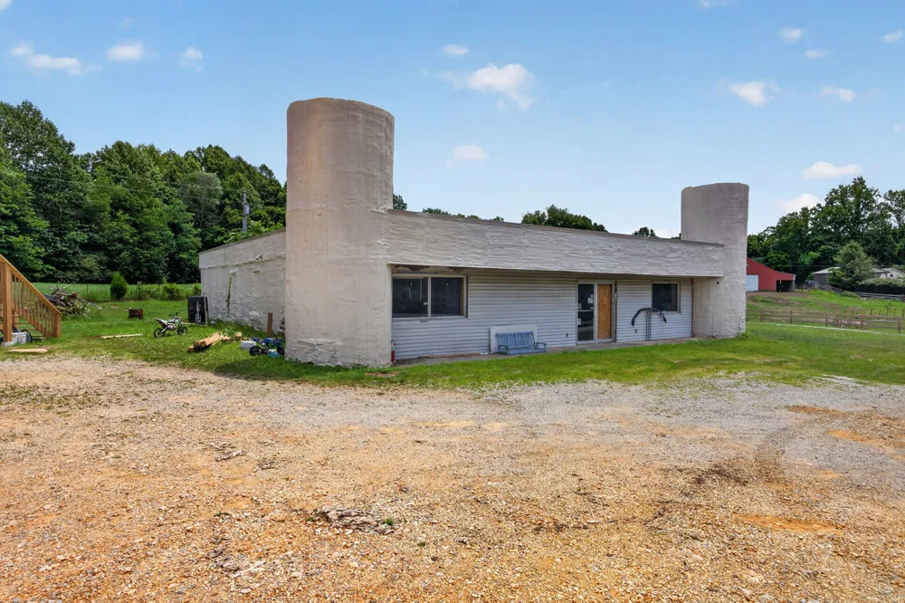 11279 Nashville Hwy Baxter, TN 38544