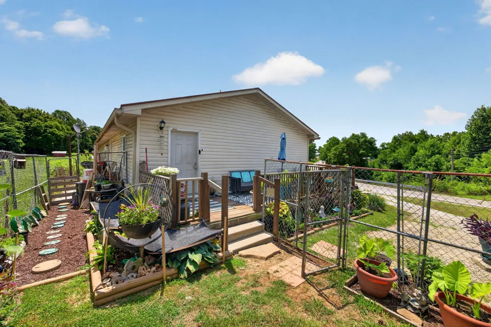 11279 Nashville Hwy Baxter, TN 38544
