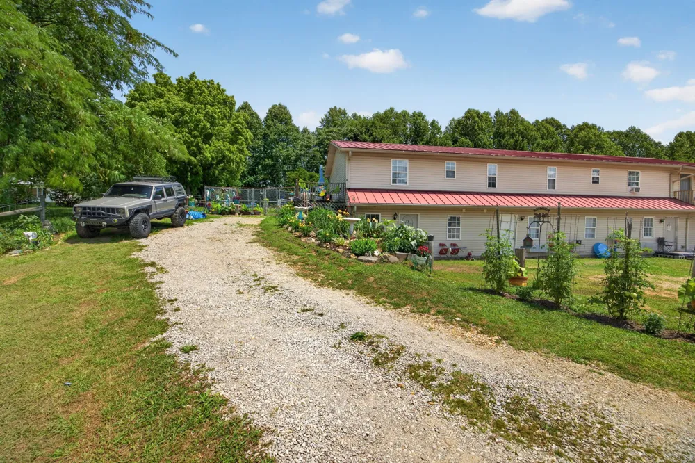 11279 Nashville Hwy Baxter, TN 38544