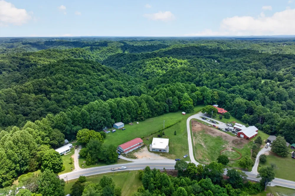 11279 Nashville Hwy Baxter, TN 38544