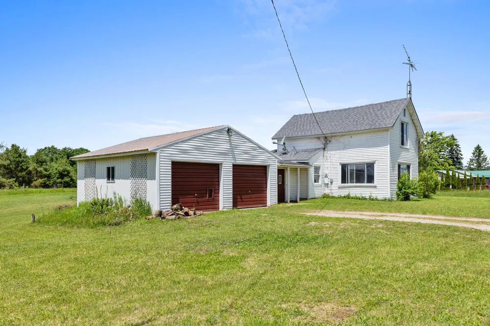 8938 Gibson Avenue Lake, MI 48632