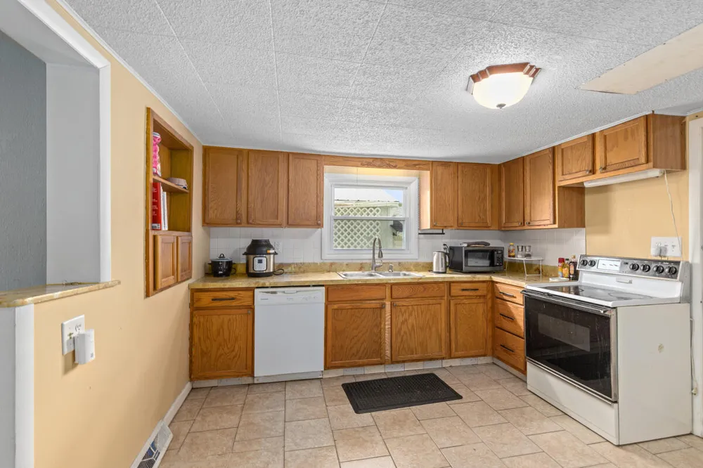 8938 Gibson Avenue Lake, MI 48632