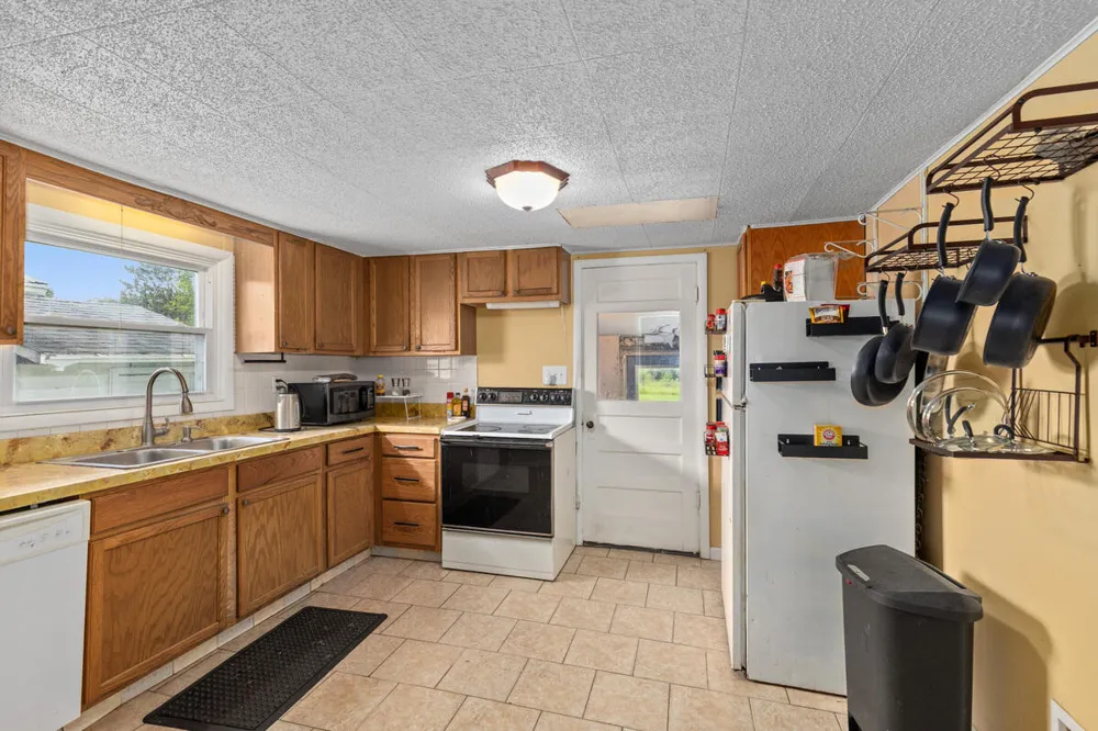 8938 Gibson Avenue Lake, MI 48632