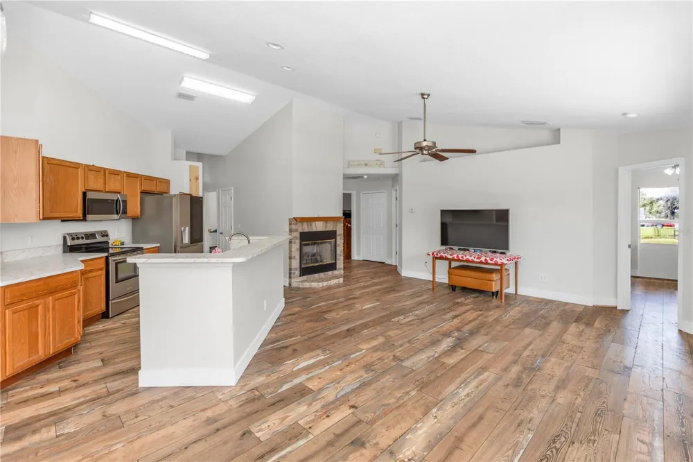1005 WHISPRING CREEK WAY Osteen, FL 32764