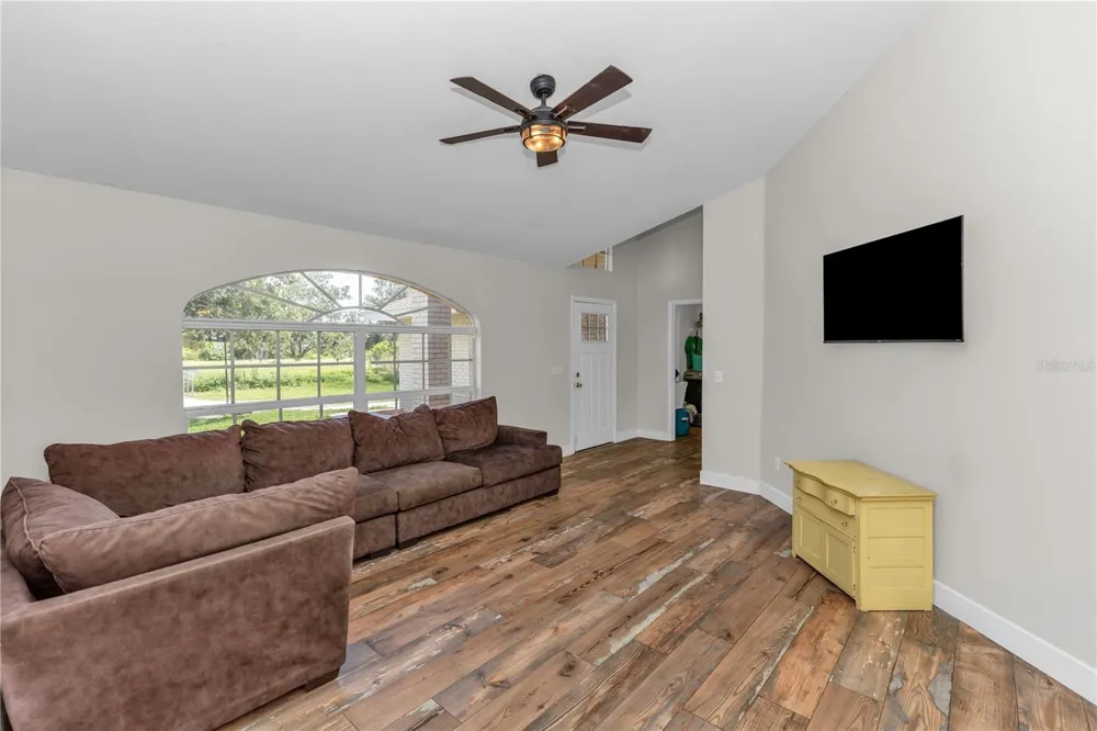 1005 WHISPRING CREEK WAY Osteen, FL 32764