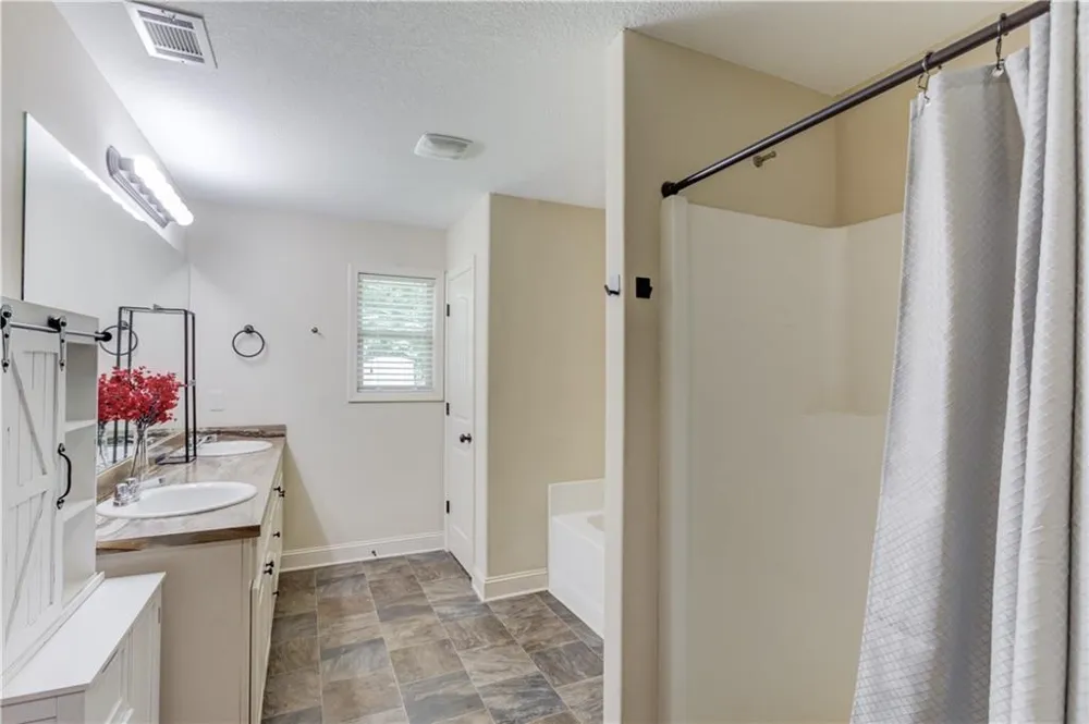 154 Rolling Oaks Lane Colbert, GA 30628
