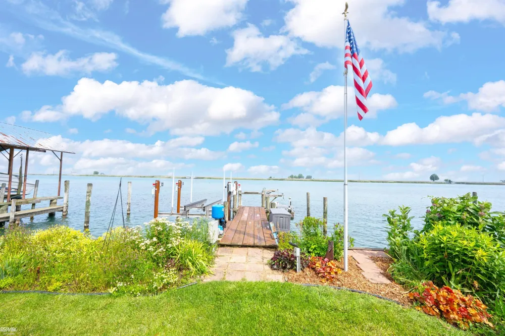 8292 Middle Channel Drive Clay Township, MI 48028