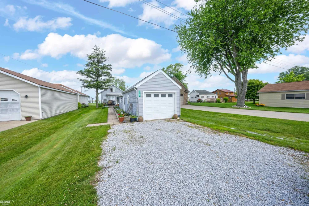 8292 Middle Channel Drive Clay Township, MI 48028