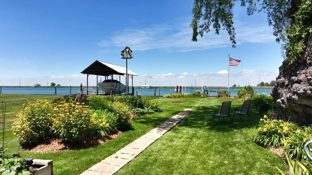 8292 Middle Channel Drive Clay Township, MI 48028