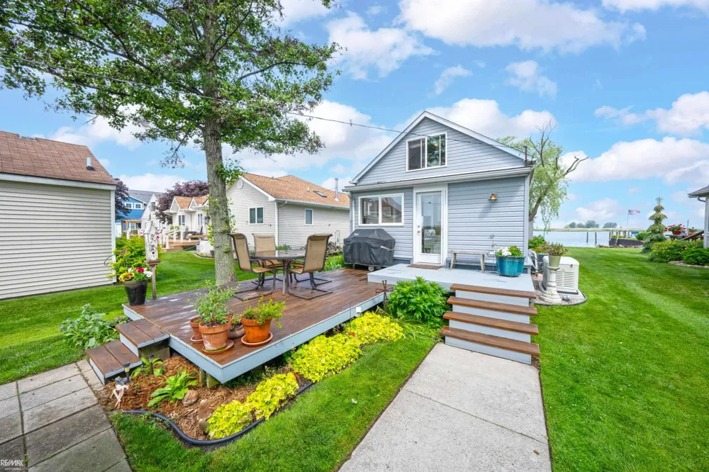 8292 Middle Channel Drive Clay Township, MI 48028