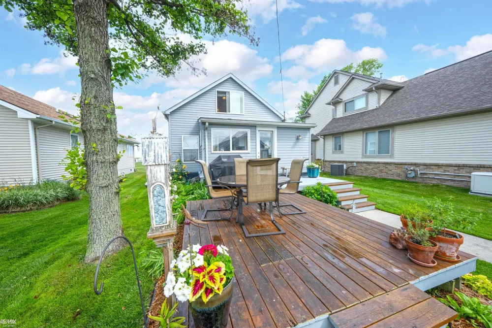 8292 Middle Channel Drive Clay Township, MI 48028