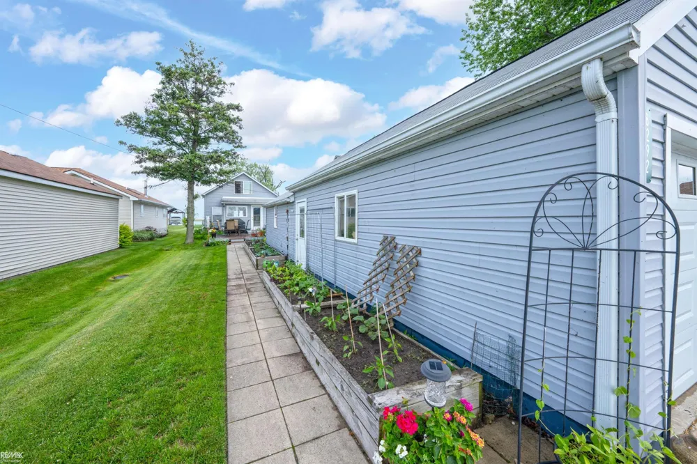 8292 Middle Channel Drive Clay Township, MI 48028