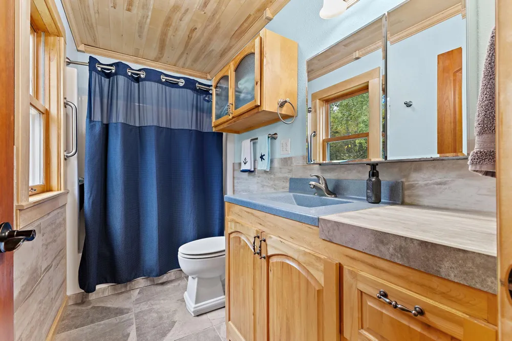3300 Breezy Point Road Tower, MN 55790
