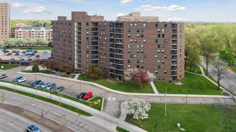 6615 Lake Shore Drive S #1009