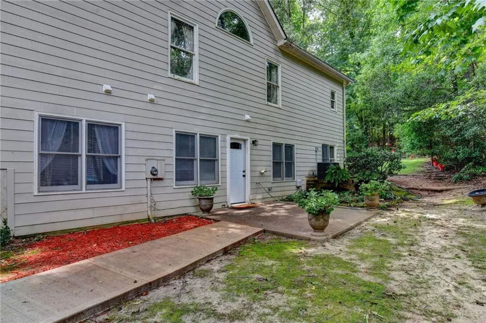 3260 Wood Springs Trace Lilburn, GA 30047