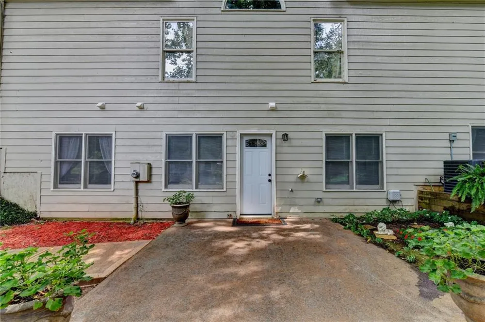 3260 Wood Springs Trace Lilburn, GA 30047