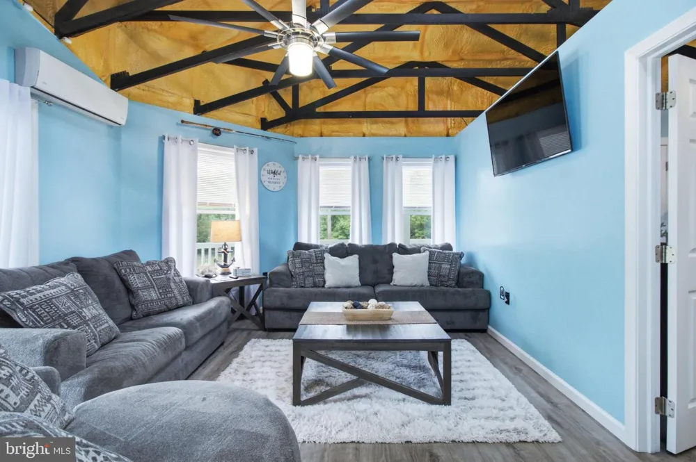 203 FRONT DRIVE Mount Union, PA 17066
