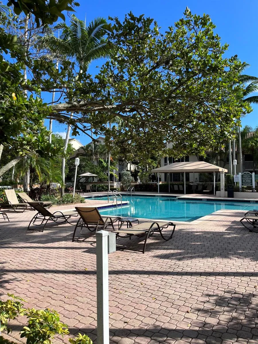 18106 Glenmoor Drive West Palm Beach, FL 33409