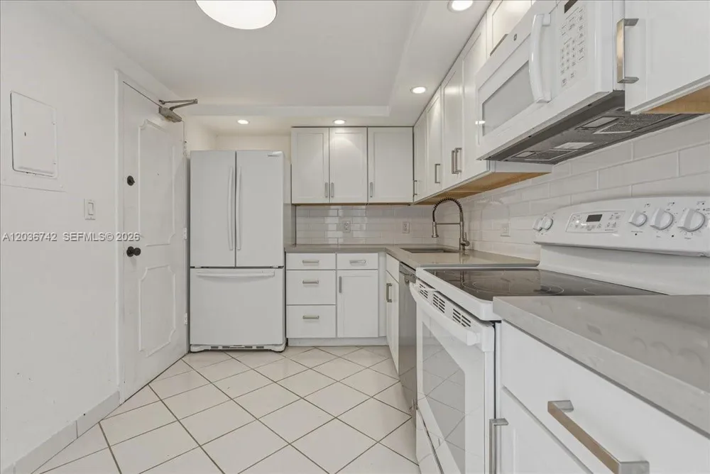 9381 E Bay Harbor Dr #404S Bay Harbor Islands, FL 33154
