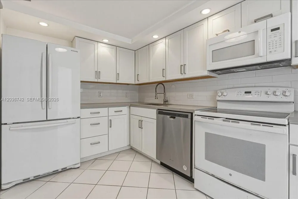 9381 E Bay Harbor Dr #404S Bay Harbor Islands, FL 33154