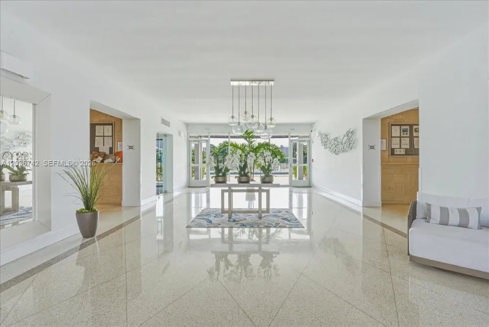 9381 E Bay Harbor Dr #404S Bay Harbor Islands, FL 33154