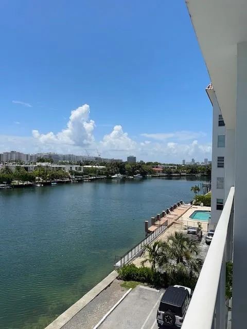 9381 E Bay Harbor Dr #404S Bay Harbor Islands, FL 33154