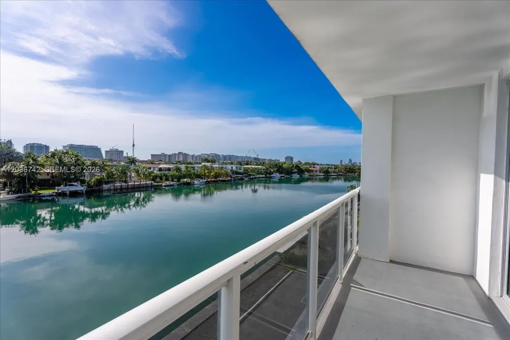 9381 E Bay Harbor Dr #404S Bay Harbor Islands, FL 33154