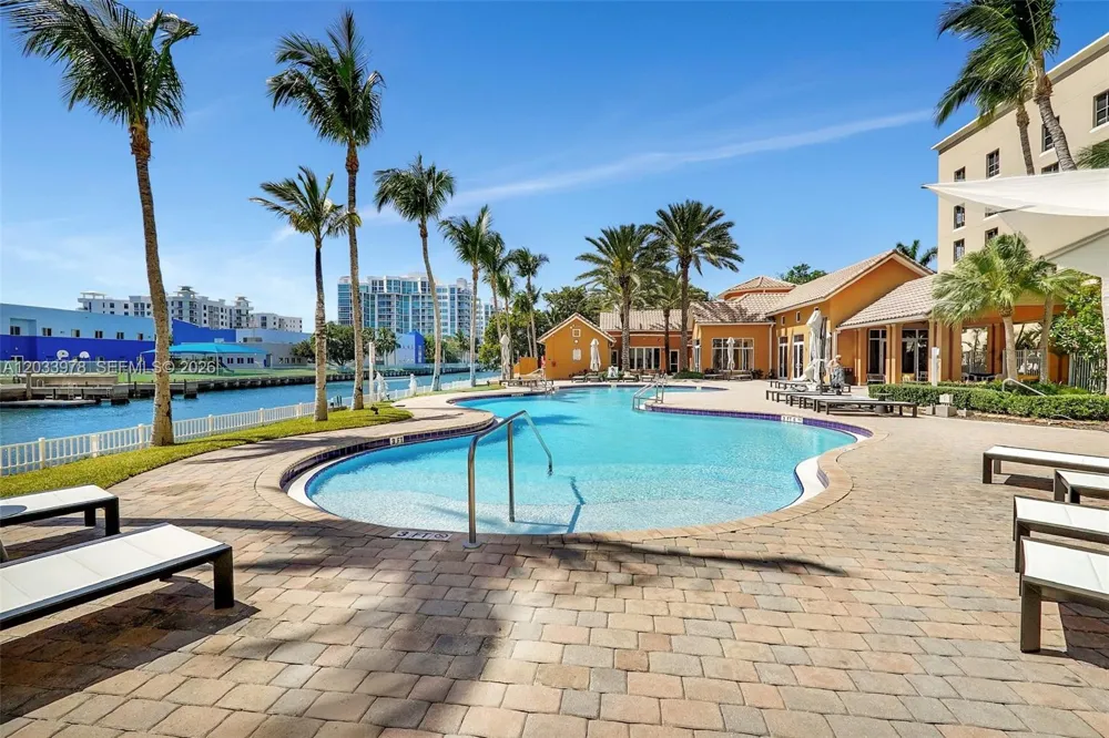 3340 NE 190th St #402 Aventura, FL 33180