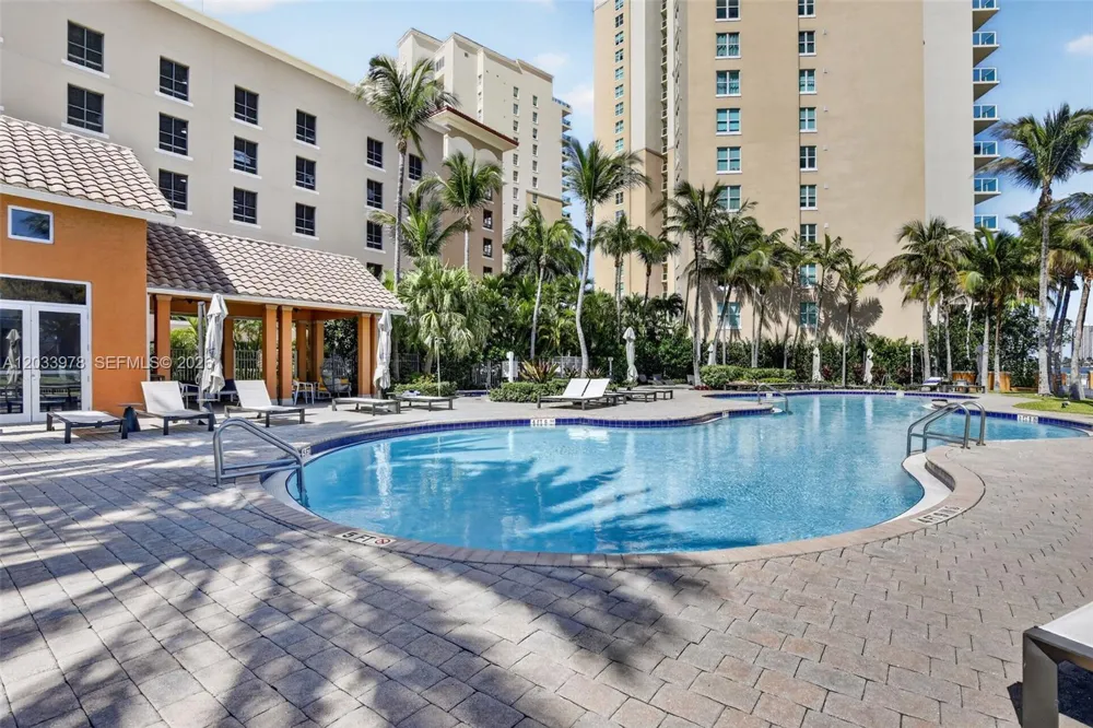 3340 NE 190th St #402 Aventura, FL 33180