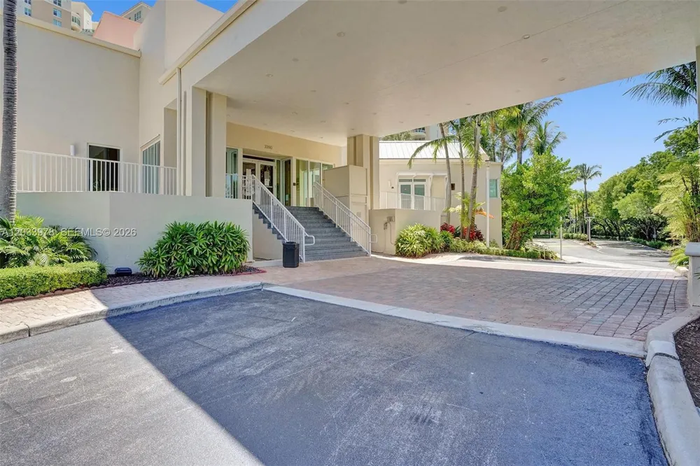 3340 NE 190th St #402 Aventura, FL 33180