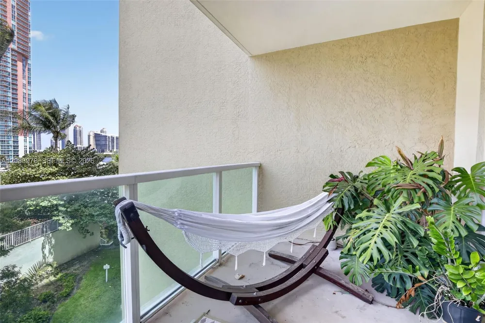 3340 NE 190th St #402 Aventura, FL 33180