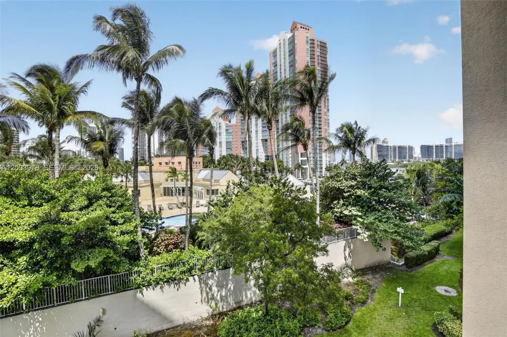 3340 NE 190th St #402 Aventura, FL 33180