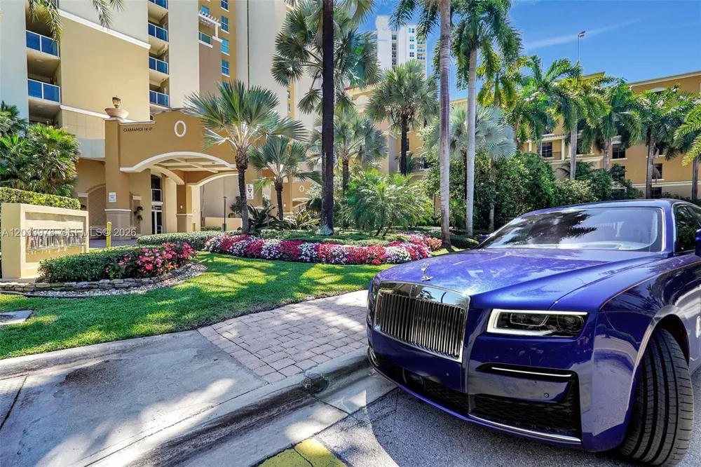 3340 NE 190th St #402 Aventura, FL 33180