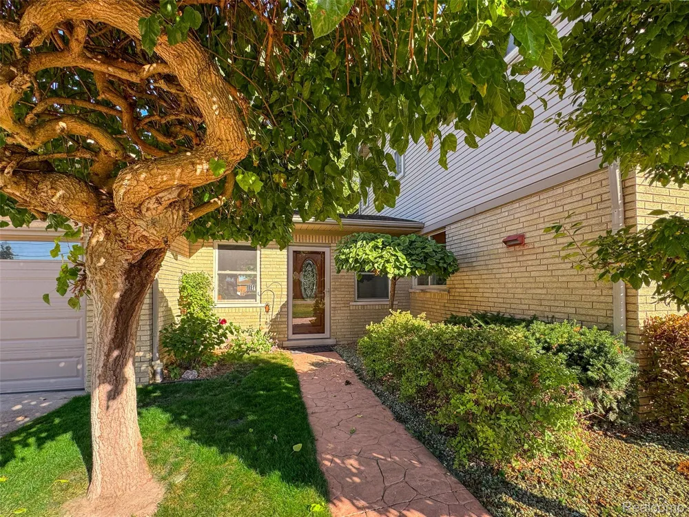 7214 Cardinal Street Clay Township, MI 48001
