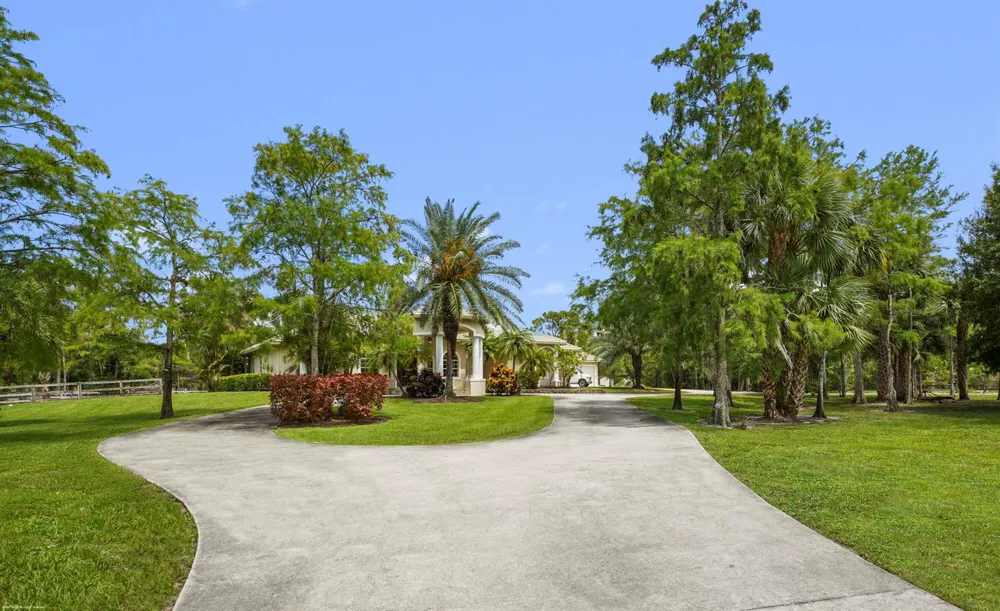 2560 Buck Ridge Trail Loxahatchee, FL 33470