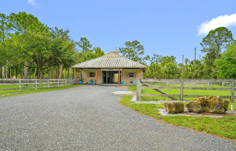 2560 Buck Ridge Trail Loxahatchee, FL 33470