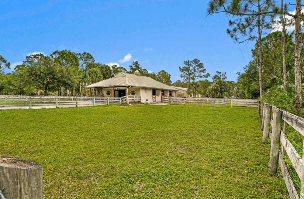 2560 Buck Ridge Trail Loxahatchee, FL 33470