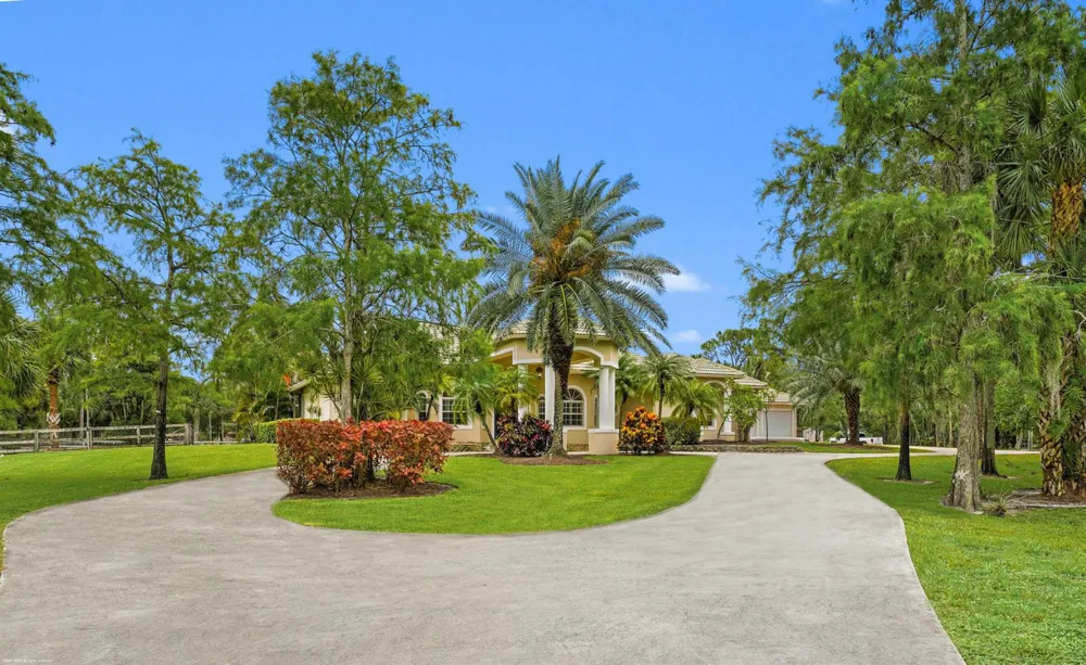 2560 Buck Ridge Trail Loxahatchee, FL 33470