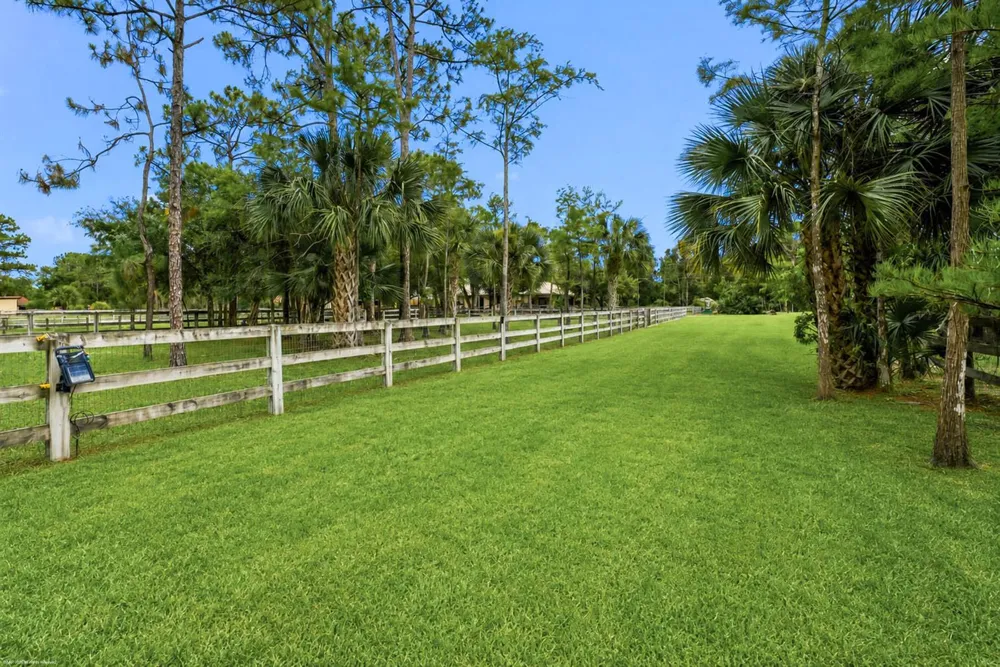 2560 Buck Ridge Trail Loxahatchee, FL 33470