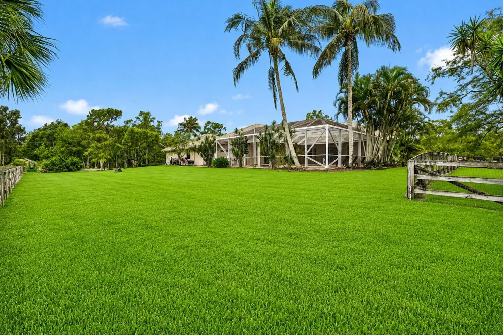 2560 Buck Ridge Trail Loxahatchee, FL 33470