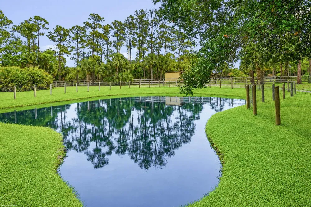 2560 Buck Ridge Trail Loxahatchee, FL 33470