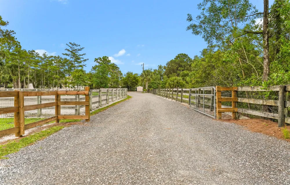 2560 Buck Ridge Trail Loxahatchee, FL 33470