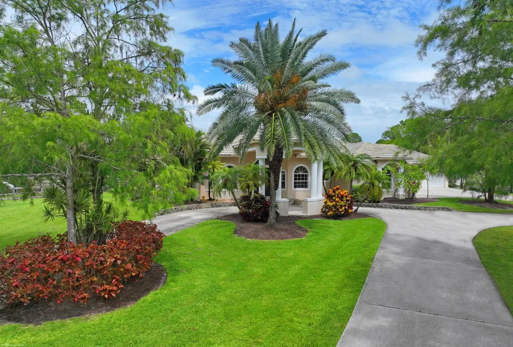 2560 Buck Ridge Trail Loxahatchee, FL 33470