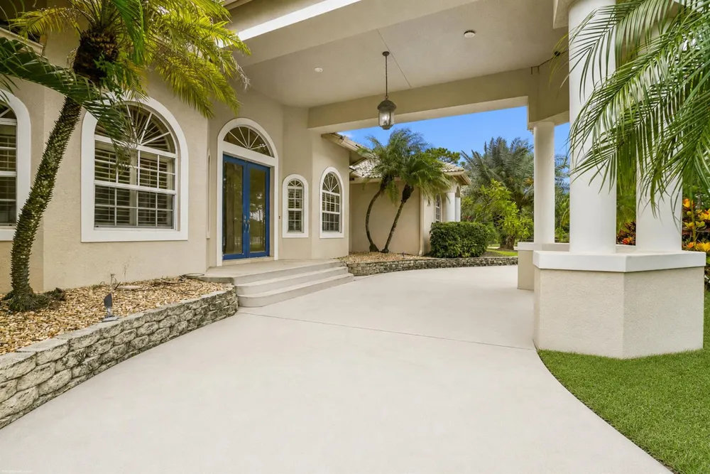 2560 Buck Ridge Trail Loxahatchee, FL 33470