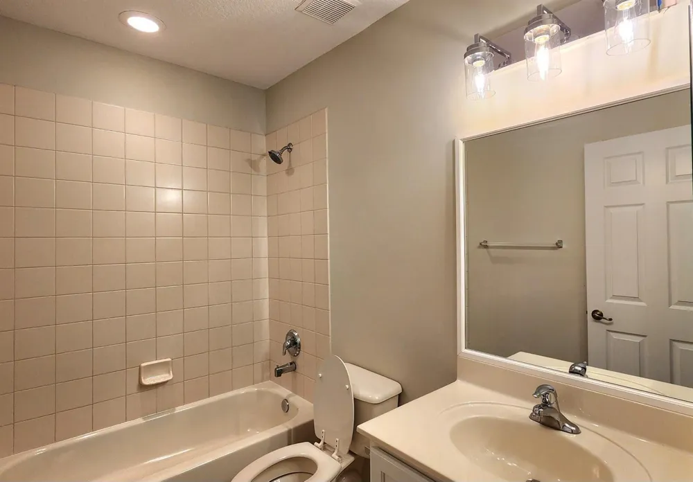 2124 Oakmont Drive Riviera Beach, FL 33404