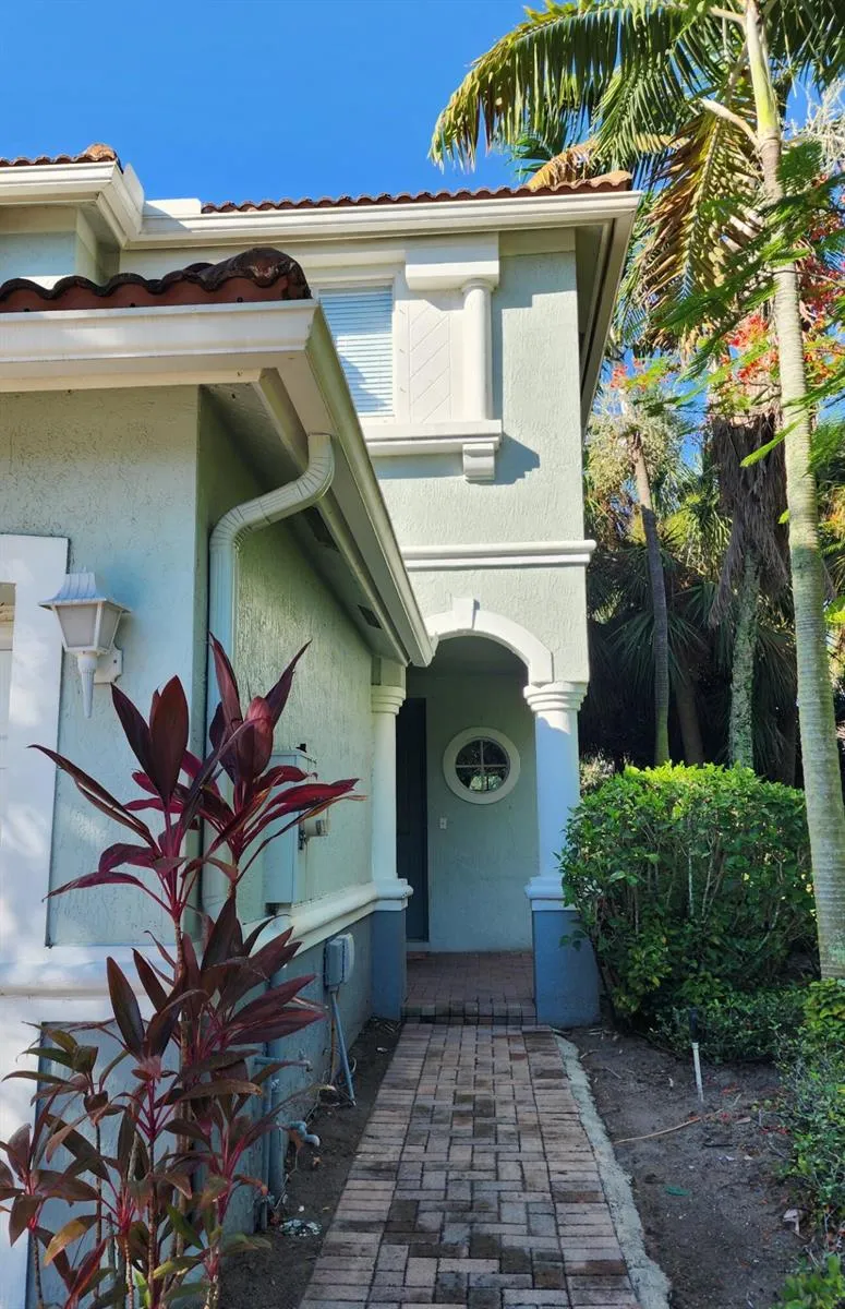 2124 Oakmont Drive Riviera Beach, FL 33404