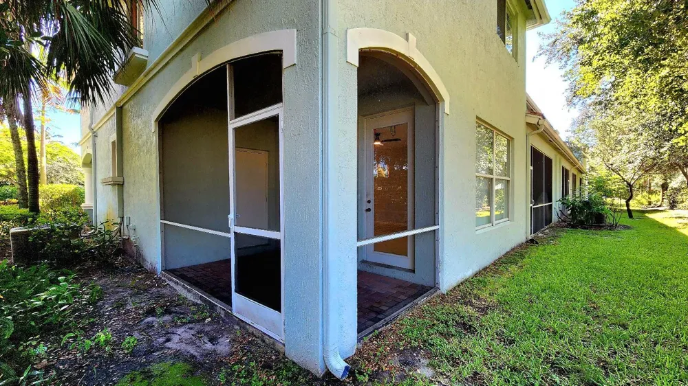 2124 Oakmont Drive Riviera Beach, FL 33404