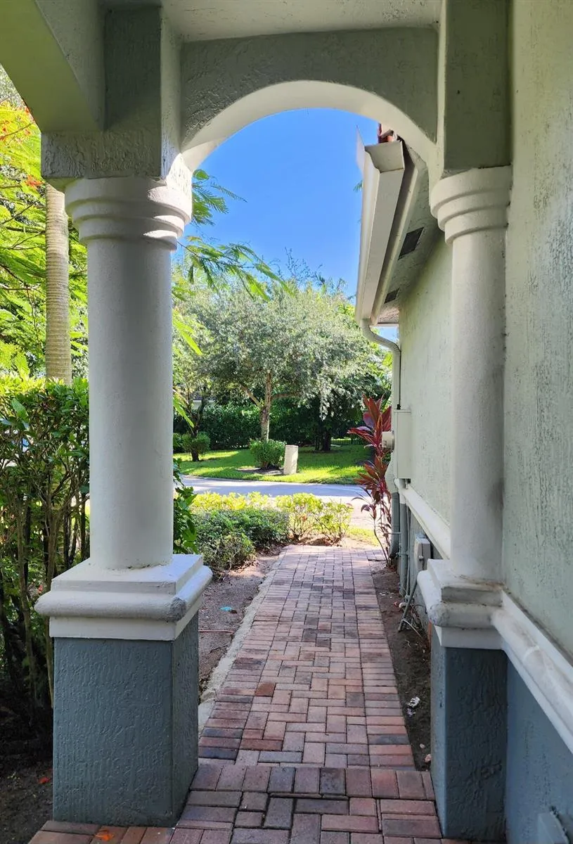 2124 Oakmont Drive Riviera Beach, FL 33404