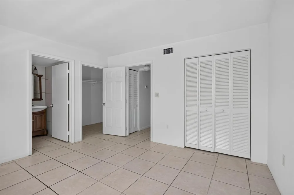 2141 NE 42nd Street #112 Lighthouse Point, FL 33064